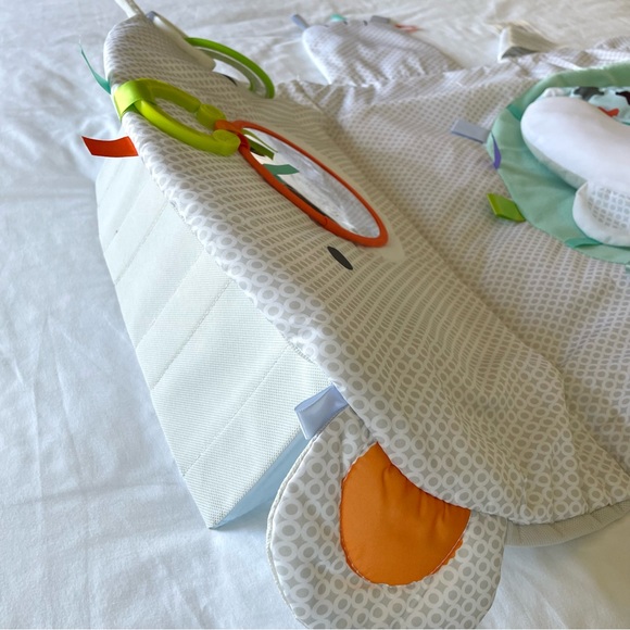 Bright Stars Tummy Time and Play Mat - Picture 7 of 13